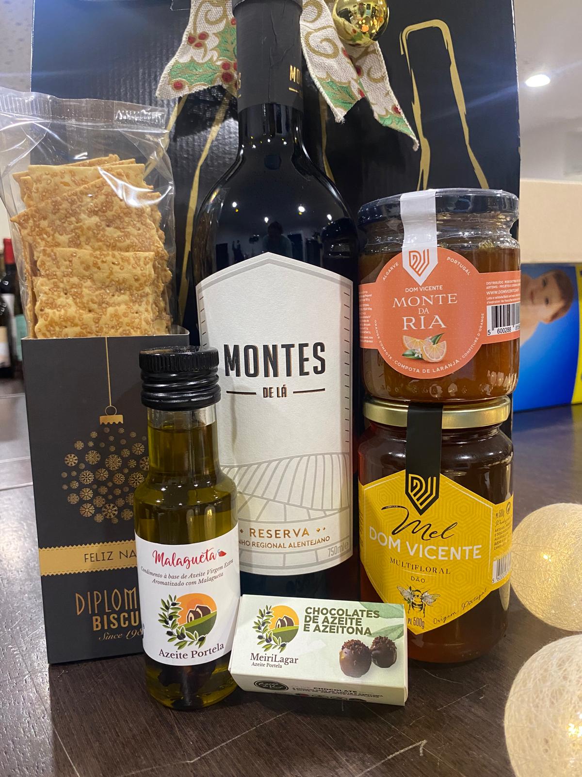 Sugestão Cabaz Natal Vinho Alentejano Tinto Reserva + Artigos + Caixa (Cópia)