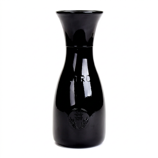Cuspideira vínica em vidro preto em fundo branco