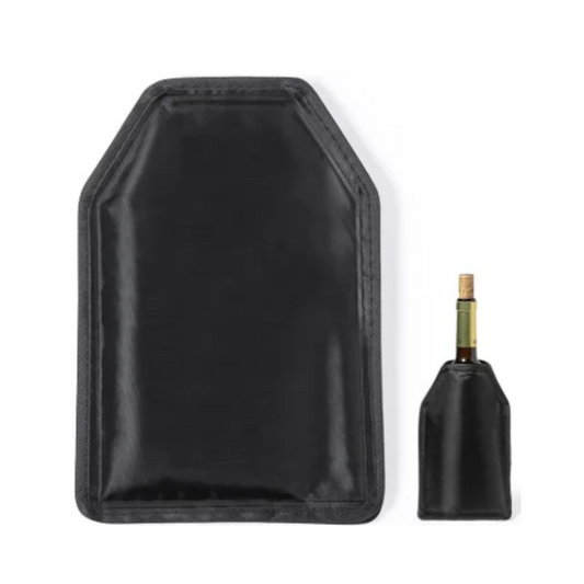 Manga Refrigeradora para Garrafas de Vinho preta, ideal para manter seus vinhos frios por horas.