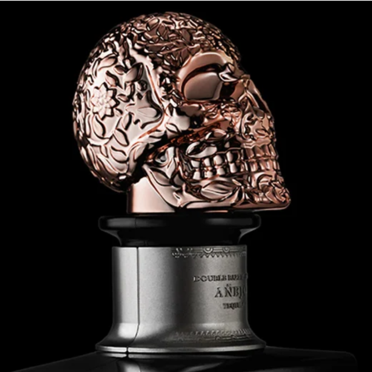Tampa da garrafa de Satryna Tequila Anejo 0.7 com Caixa Oferta com design em forma de crânio.