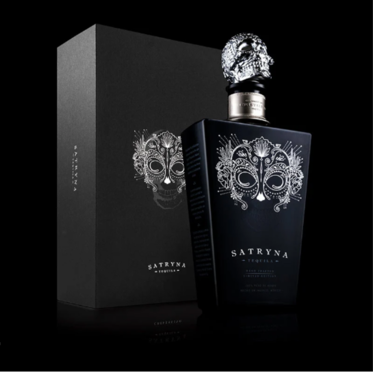 Satryna Tequila Cristalino 0.7 com Caixa Oferta, apresentação do produto com embalagem elegante e design sofisticado.