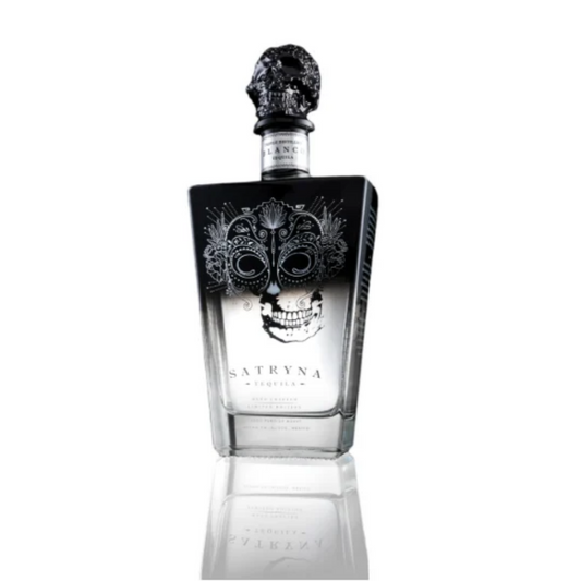 Satryna Tequila Blanco 0.70 Ultra Premium em uma garrafa decorativa com design de crânio.