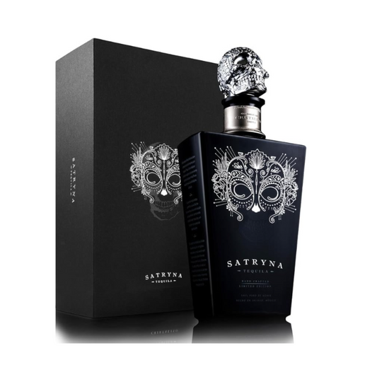Satryna Tequila Cristalino 0.7 com Caixa Oferta, garrafa elegante com tampa em forma de caveira.