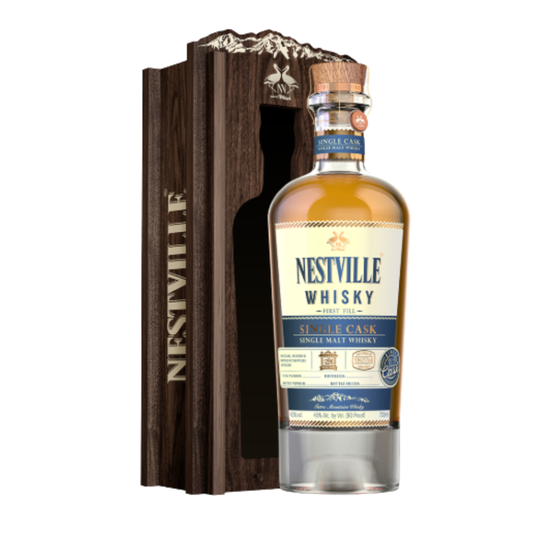 NESTVILLE WHISKY SINGLE MALT SINGLE CASK BOX 0.70L com embalagem de madeira, garrafa de whisky premium.