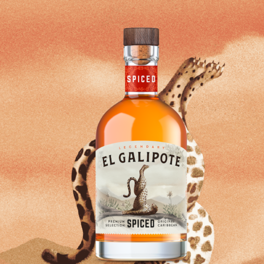 Garrafas de EL GALIPOTE SPICED RUM 0.70L com fundo inspirado no Caribe.