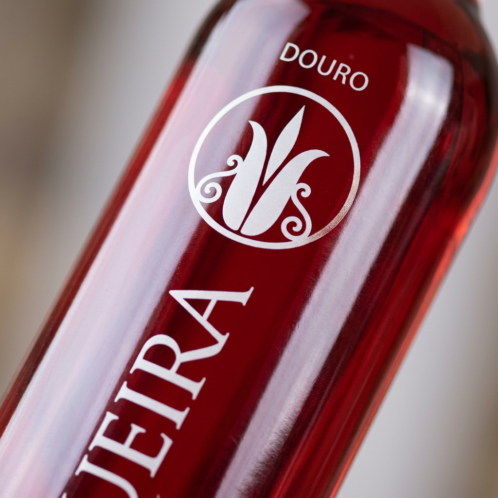 Pormenor aproximado da garrafa Sequeira Rosé
