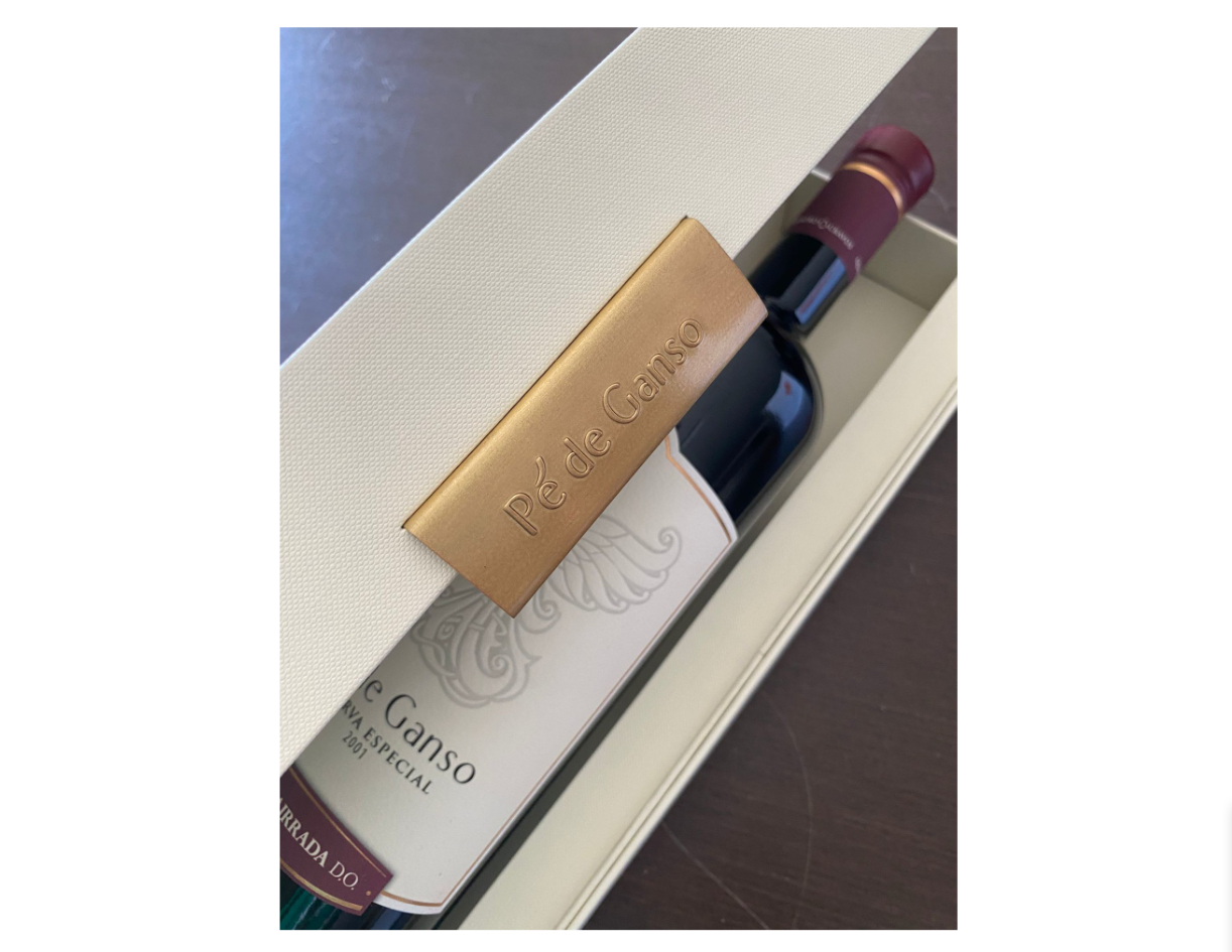 QUATRO CRAVOS PÉ DE GANSO RESERVA ESPECIAL TINTO BAGA 2001 0.75