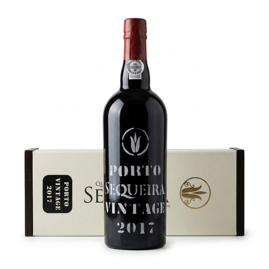 Sequeira Porto Vintage 2017 com caixa em fundo branco